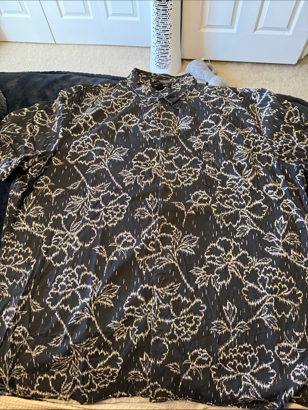 Treasure & Bond Black Button-Up Shirt with White Floral Print